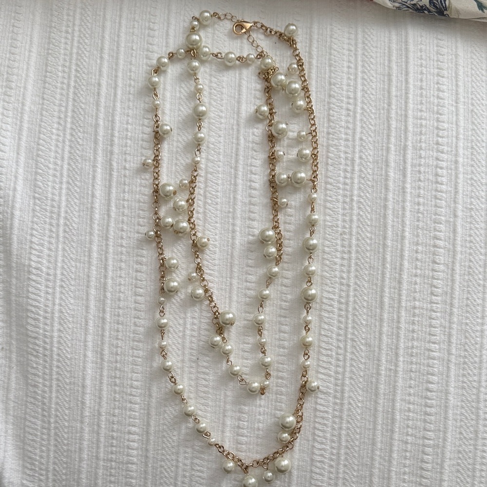 Elegant Pearl and Gold Necklace